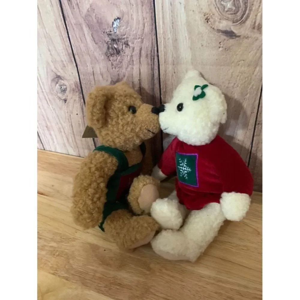 Hallmark Kiss Kiss Mistletoe Bear 10
